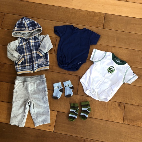 Sporty Baby Outfit Lot. 💙 ⚽️. Size 0-3 Months - Picture 6 of 6